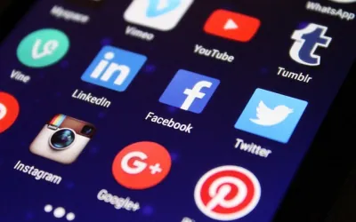 Czy umieszczać linki do social mediów na stronie internetowej? Czy umieszczać linki do social mediów na stronie internetowej?